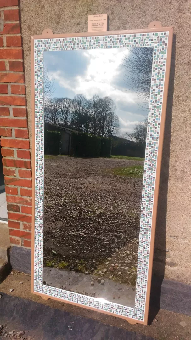 Miroir en mosaïque pour l'internat des filles, image 1